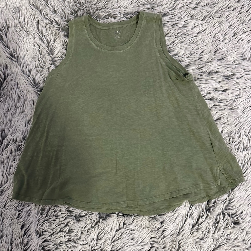 💚GAP Flowy Tank Top💚